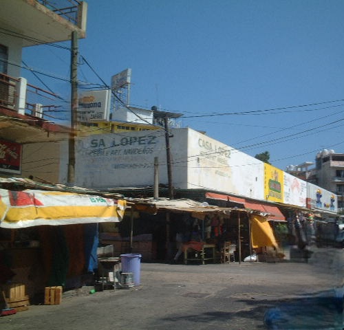 20年以上前の世界一周クルーズで訪れた、メキシコの路上市場（ティアンギス）の風景