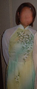 20年以上前の世界一周クルーズで訪れた、ベトナムでオーダーメイドのアオザイを作って着た写真